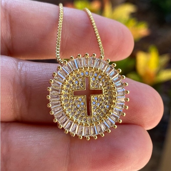 Jewelry - Gold Cross Pendant Necklace Round Shape Diamond Cross Necklace Set